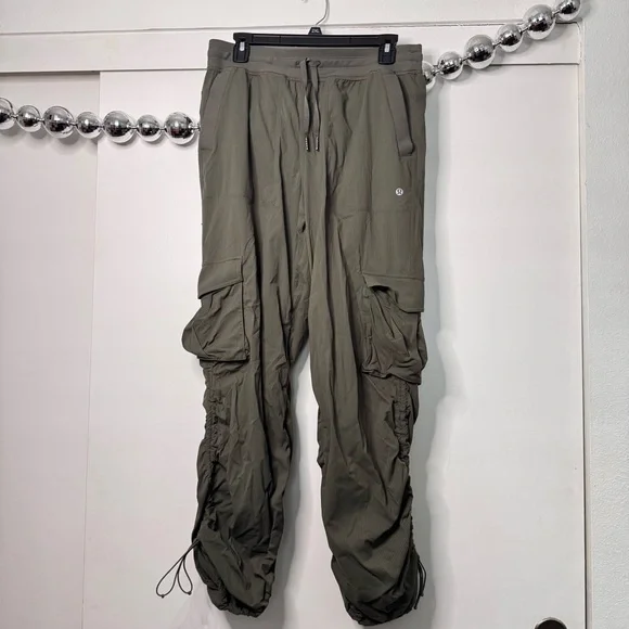 Lululemon Dance Studio Relaxed-Fit Mid-Rise Cargo Pant Army Green - Picture 4 of 7